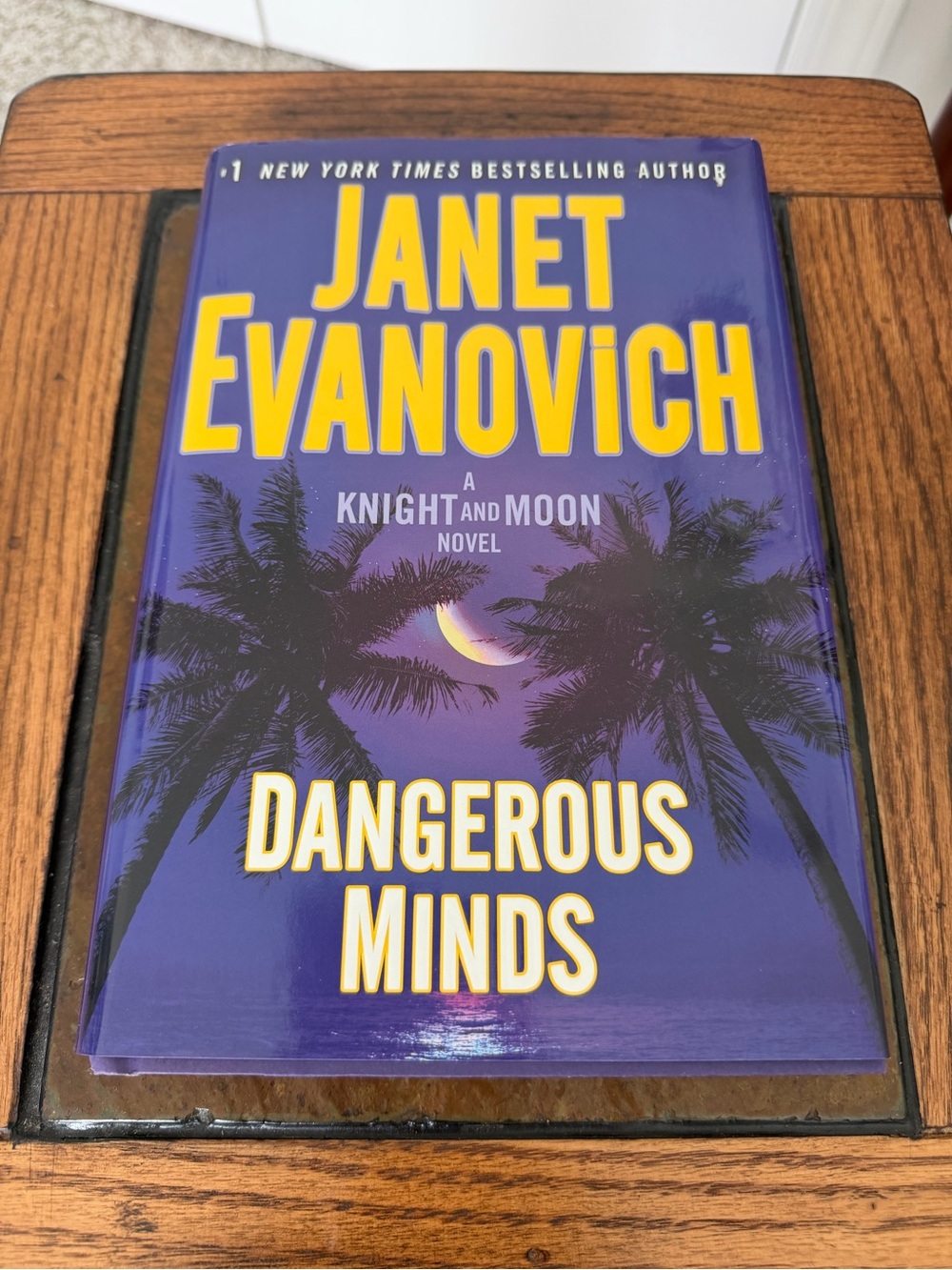 Janet Evanovich - Dangerous Minds - A Knight and Moon Novel -Hardcover